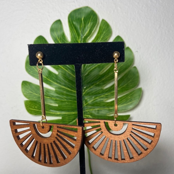 Boho Wood Fan Long with Gold Color Earring NEW! - Picture 4 of 4